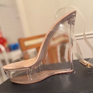 Wedge heel shoe
